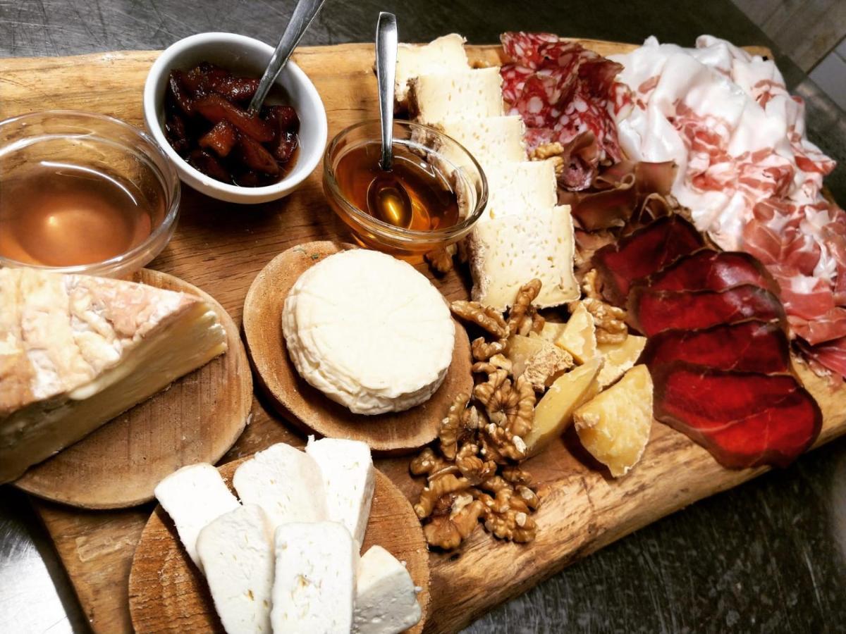 Agriturismo Di Charme E Ristorante Stallato Il Filo Di Paglia Carro Buitenkant foto