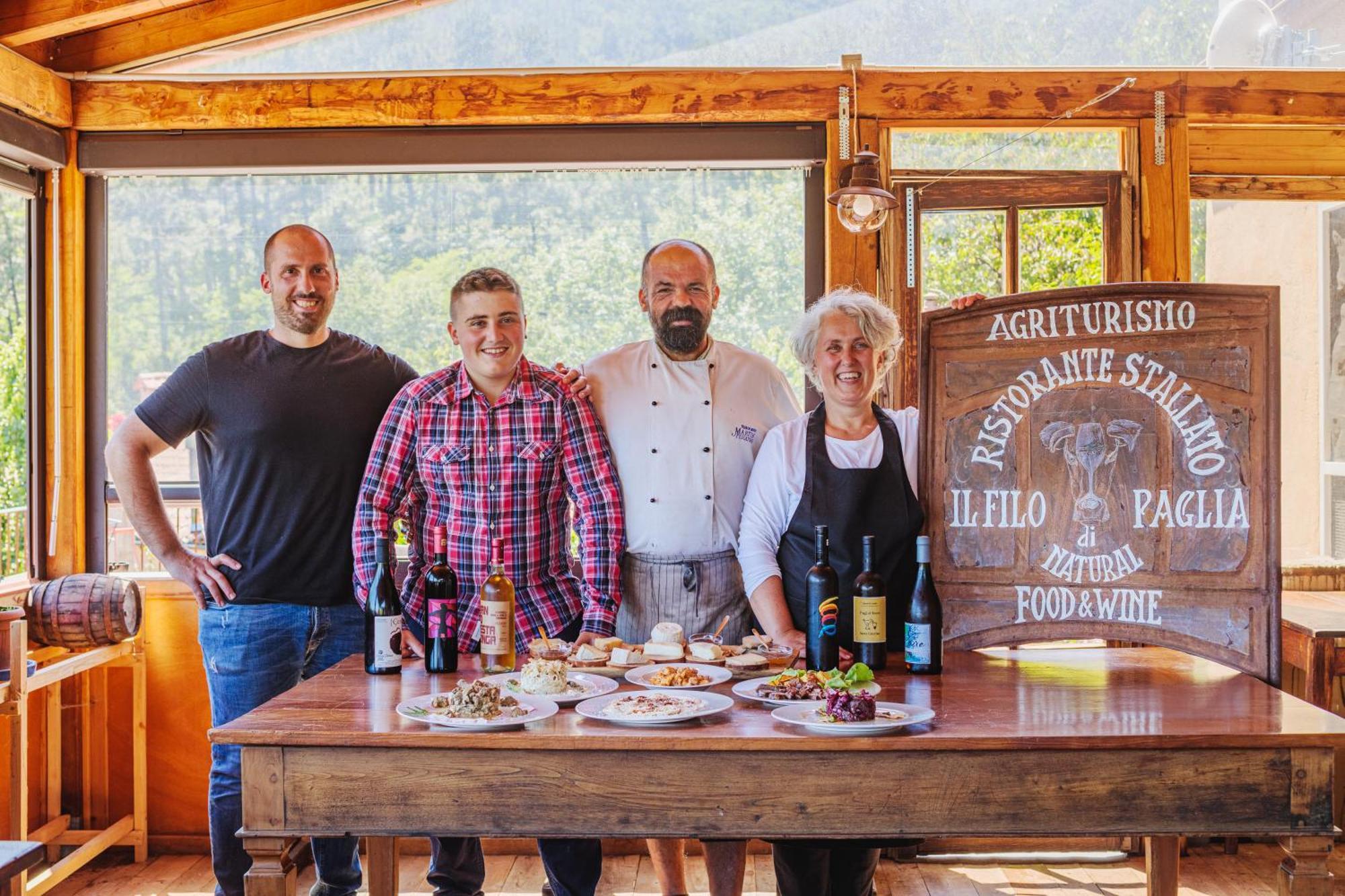 Agriturismo Di Charme E Ristorante Stallato Il Filo Di Paglia Carro Buitenkant foto