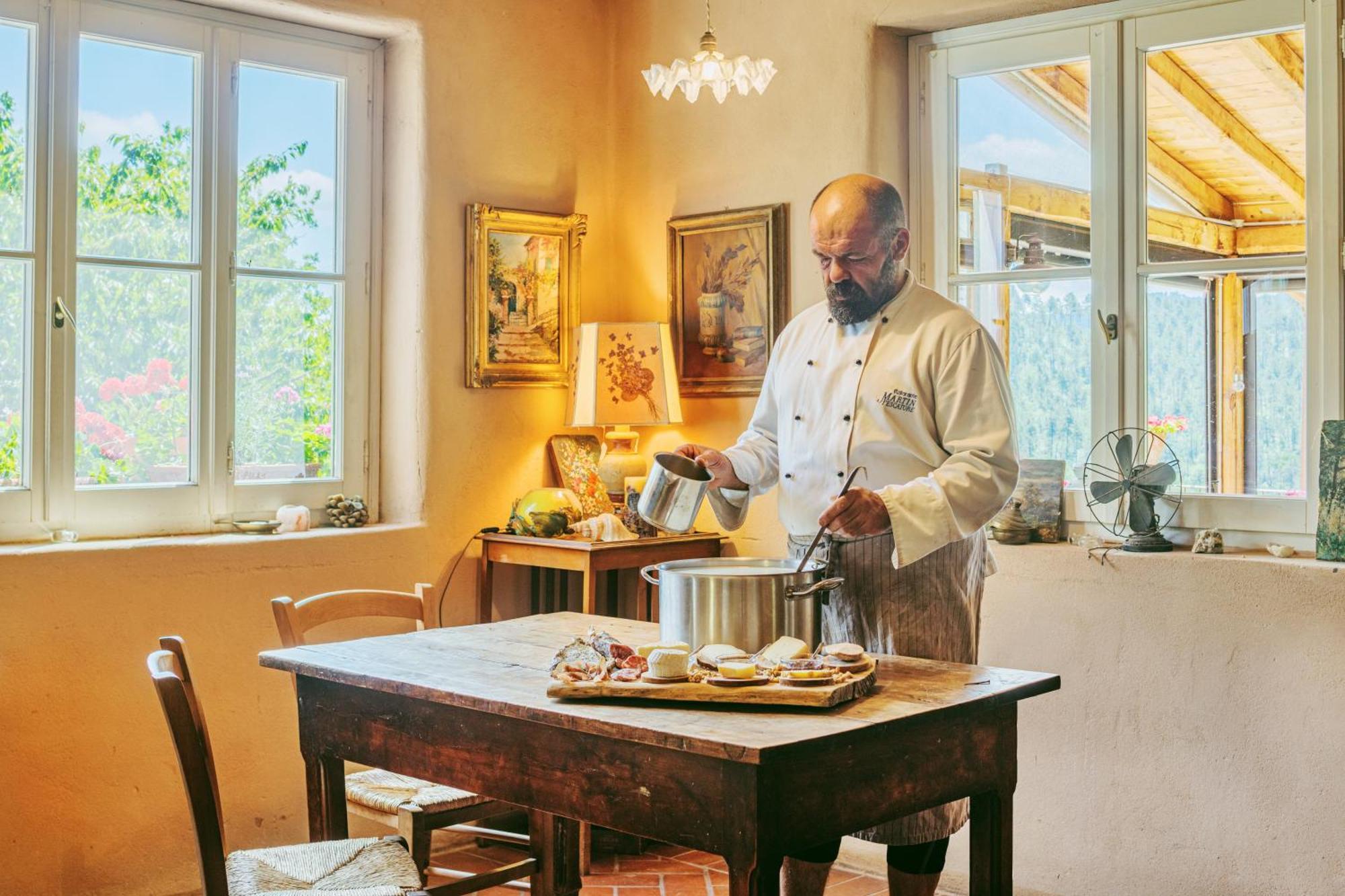Agriturismo Di Charme E Ristorante Stallato Il Filo Di Paglia Carro Buitenkant foto